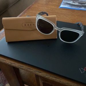 Raen Women’s vista sunglasses with case; grey with black marble style stems.